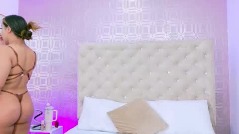 Snapshot of desire_sara chatting on September 2025 12:16:02 PM Sara Desire online show from September 2025 12:16:02 PM