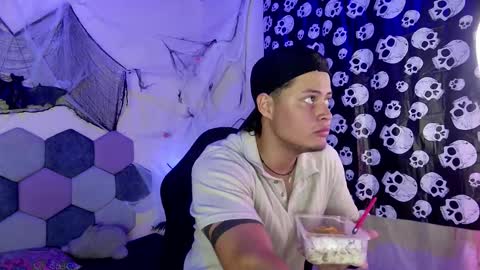 TORI AND MR. BEAR online show from October 2025 06:19:02 PM