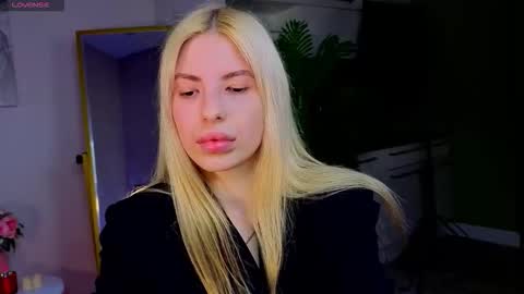 Snapshot of desperate_ramona chatting on November 2025 02:55:02 PM desperate_ramona online show from November 2025 02:55:02 PM