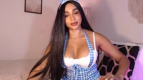 Snapshot of destinnemil chatting on June 2026 11:58:01 AM Destinne Mill online show from June 2026 11:58:01 AM