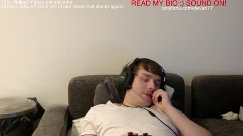 Snapshot of devantheplug chatting on December 2024 04:00:02 AM Devan online show from December 2024 04:00:02 AM