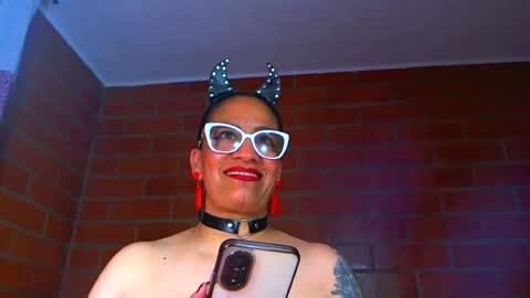 Snapshot of devil_taylorx chatting on June 2026 12:43:02 AM devil_taylorx online show from June 2026 12:43:02 AM