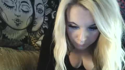 Snapshot of devyn_winter chatting on September 2025 06:13:02 PM devyn winter online show from September 2025 06:13:02 PM