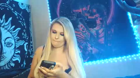 Snapshot of devyn_winter chatting on November 2025 10:52:01 PM devyn winter online show from November 2025 10:52:01 PM