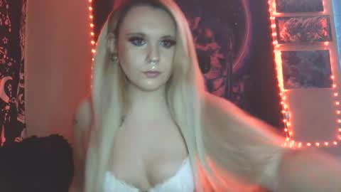 Snapshot of devyn_winter chatting on February 2026 09:24:01 PM devyn winter online show from February 2026 09:24:01 PM