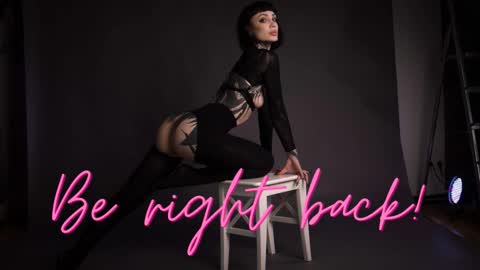 dgtlgrl online show from November 2025 03:45:02 PM