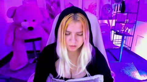 Dia online show from November 2025 12:35:02 AM