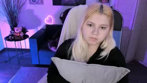 Dia online show from November 2025 09:06:01 PM