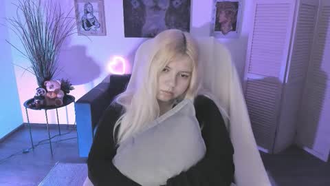 Dia online show from November 2025 09:18:01 PM