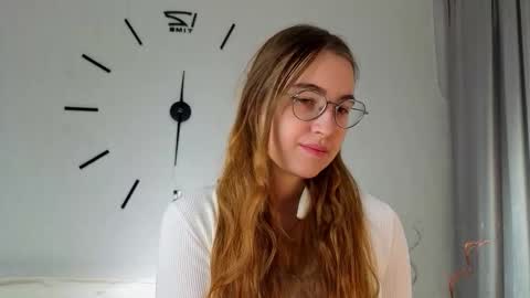 Molly online show from November 2025 06:12:01 PM