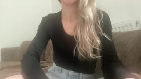 Snapshot of diamondrose_111 chatting on February 2025 03:03:01 PM British Diamond Rose online show from February 2025 03:03:01 PM