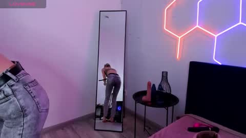 Diana  online show from November 2025 01:27:02 AM