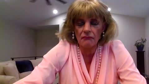 Snapshot of dianeheels chatting on June 2026 01:36:01 PM dianeheels online show from June 2026 01:36:01 PM
