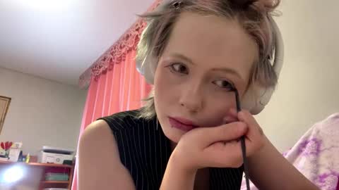 Lilit online show from May 2026 09:44:02 PM