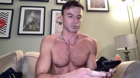 Snapshot of dillonwilde chatting on December 2024 08:25:02 PM Dillon online show from December 2024 08:25:02 PM