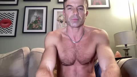 Snapshot of dillonwilde chatting on December 2024 08:47:02 PM Dillon online show from December 2024 08:47:02 PM