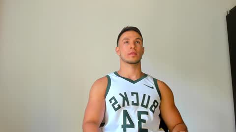 Snapshot of dimitricaruso chatting on January 2025 05:51:02 PM dimitricaruso online show from January 2025 05:51:02 PM