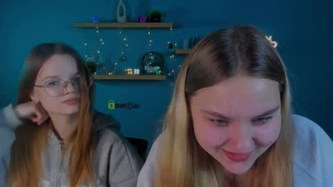 Snapshot of dina_bloom chatting on December 2025 09:40:01 AM dina_bloom online show from December 2025 09:40:01 AM