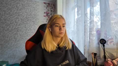 dinorahmroczkowski online show from October 2025 07:28:01 AM