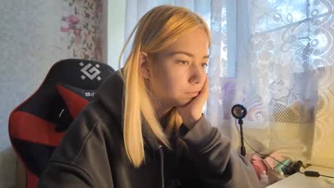 dinorahmroczkowski online show from October 2025 07:17:02 AM