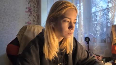 dinorahmroczkowski online show from October 2025 07:11:01 AM