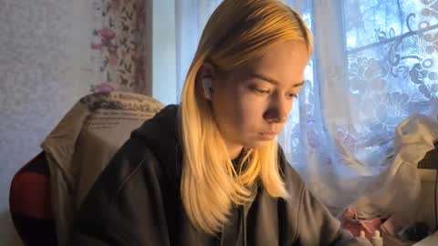 dinorahmroczkowski online show from October 2025 07:20:02 AM