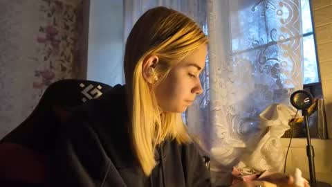 dinorahmroczkowski online show from October 2025 07:09:01 AM