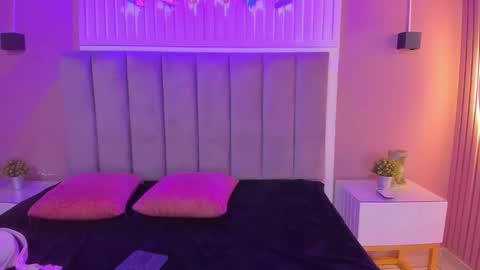 Cristal  online show from October 2025 03:26:02 AM