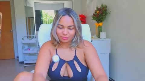 diosadeluniverso_ online show from March 2026 02:42:01 PM