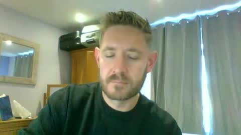 Snapshot of dirtylondon729 chatting on October 2025 09:40:02 AM Exhibitionist Ben online show from October 2025 09:40:02 AM