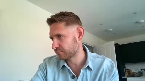 Snapshot of dirtylondon729 chatting on June 2026 10:37:02 AM Exhibitionist Ben online show from June 2026 10:37:02 AM