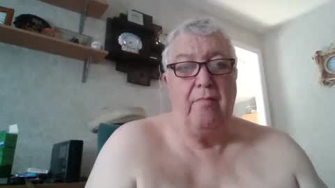 Snapshot of dirtyoldscot1960 chatting on June 2026 12:19:01 PM Fergus online show from June 2026 12:19:01 PM
