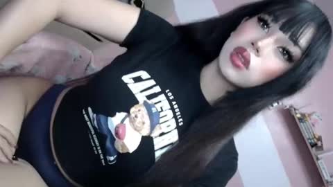 Snapshot of disneycum69_bella chatting on February 2026 09:46:01 PM disneycum69_bella online show from February 2026 09:46:01 PM