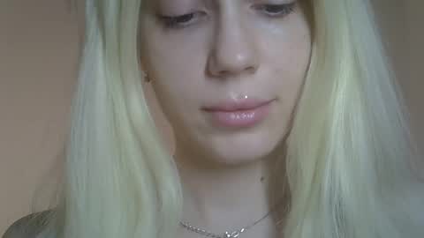 DitaMilton online show from April 2026 05:24:01 PM