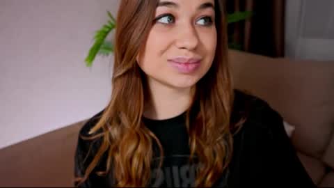 Tia online show from February 2025 12:24:01 AM