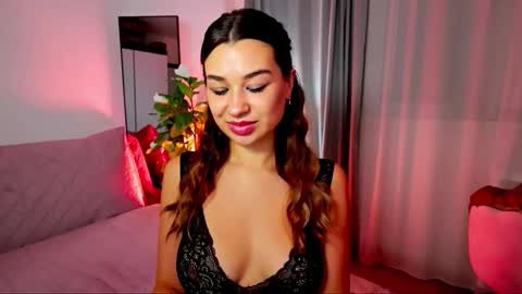 Tia online show from November 2025 10:43:01 PM