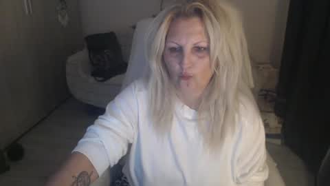 Alexxa online show from April 2026 10:21:02 PM