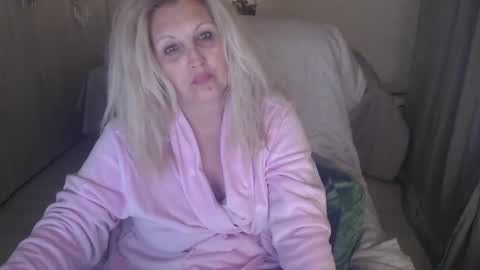 Alexxa online show from April 2026 08:03:02 PM