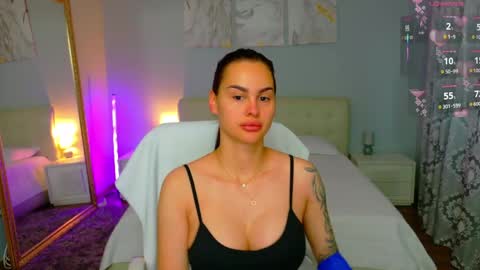 Snapshot of divineluxe chatting on June 2026 03:18:01 AM Ivory Blue. online show from June 2026 03:18:01 AM
