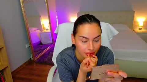 Snapshot of divineluxe chatting on July 2026 03:30:01 AM Ivory Blue. online show from July 2026 03:30:01 AM