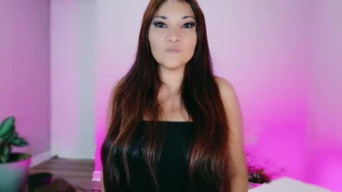 DivineLynn online show from November 2025 07:05:01 PM