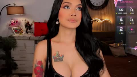 Snapshot of divinequeen chatting on May 2026 01:49:01 PM online show from May 2026 01:49:01 PM