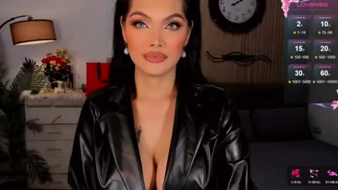 Snapshot of divinequeen chatting on June 2026 03:21:01 PM online show from June 2026 03:21:01 PM
