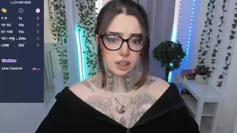 dixipixi_ online show from April 2026 06:27:02 AM