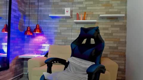 DixyPalmer online show from October 2025 08:08:01 PM