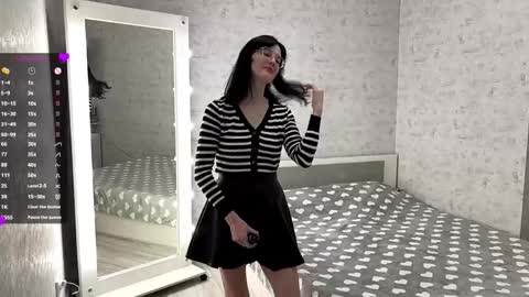 Annie PVT IS OPEN online show from October 2025 06:16:02 PM