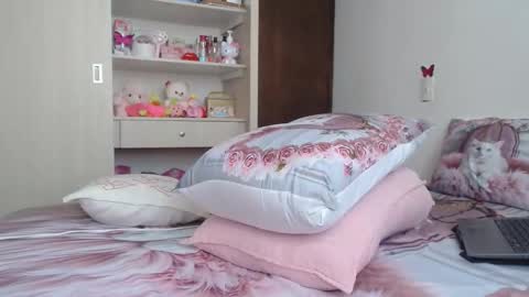 Snapshot of dolcevainin chatting on February 2026 03:06:01 PM Dolcevainin online show from February 2026 03:06:01 PM