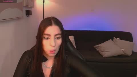 Dolcie  online show from October 2025 09:15:02 PM