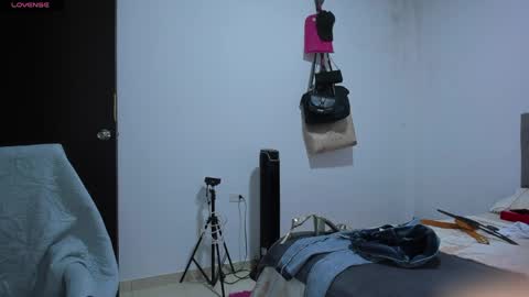 Snapshot of doll_andrea_ chatting on May 2026 12:18:01 AM ANDREA online show from May 2026 12:18:01 AM