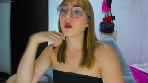 Snapshot of doll_andrea_ chatting on June 2026 01:28:02 AM ANDREA online show from June 2026 01:28:02 AM